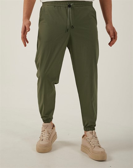 Koyu Yeşil Renk Paraşüt Kumaş Jogger Erkek Pantolon